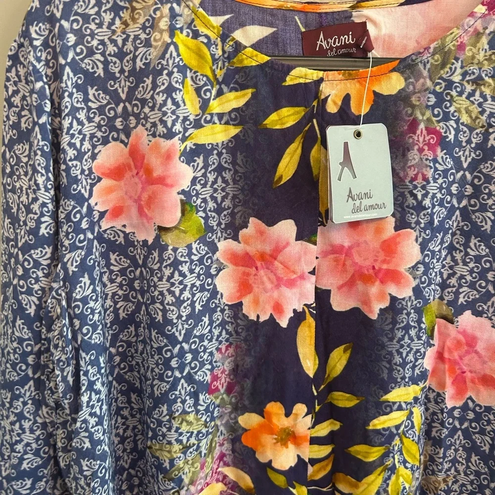 NWT Avani del amour floral bell sleeves top size S